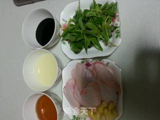 三杯鸡翅的做法步骤：1