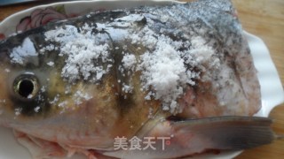 剁椒鱼头的做法步骤：1