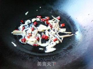 水腌菜炒芋杆的做法步骤：5