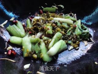水腌菜炒芋杆的做法步骤：7