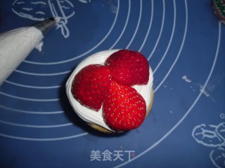 草莓奶油小纸杯的做法步骤：11