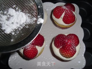 草莓奶油小纸杯的做法步骤：12