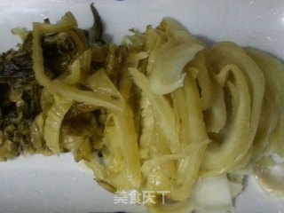 酸菜肥肠的做法步骤：2