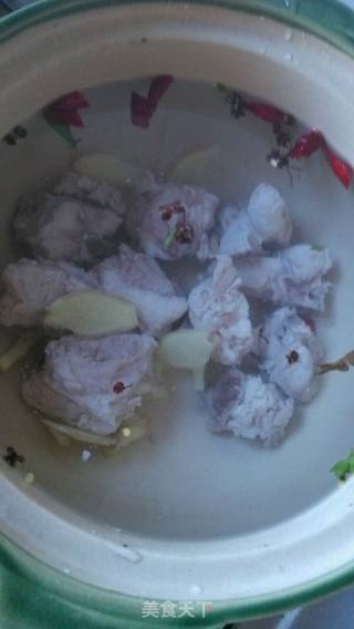 连锅排骨汤的做法步骤：3