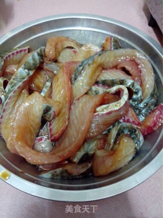 【秋风起，食腊味】自制腊鱼干的做法步骤：5