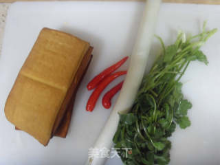 炝拌豆腐干的做法步骤：1