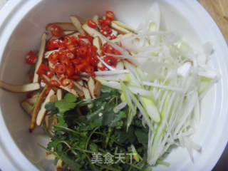 炝拌豆腐干的做法步骤：3