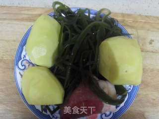 土豆炖海带的做法步骤：1