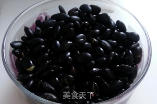 韩式酱黑豆 - 검은콩조림的做法步骤：1