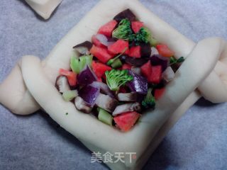 蔬菜沙拉花色面包的做法步骤：13