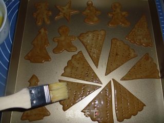 平安夜的礼物——圣诞老人姜饼的做法步骤：8