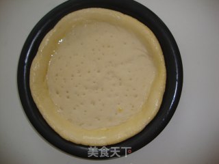 金枪鱼披萨的做法步骤：1