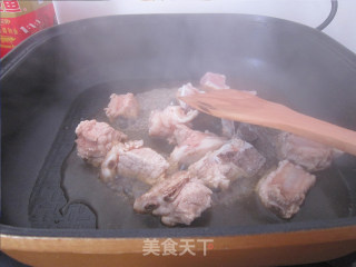 红茶香糖醋排骨的做法步骤：6