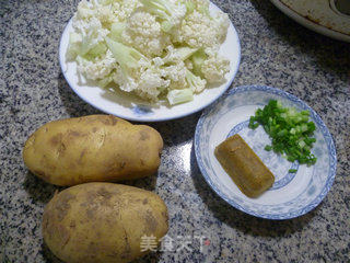 咖喱土豆花菜的做法步骤：1