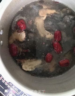 当归乌鸡汤的做法步骤：2