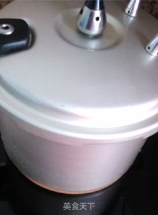 当归乌鸡汤的做法步骤：3