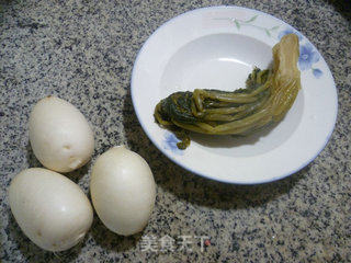 雪菜烧萝卜的做法步骤：1