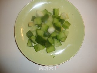 绿萝卜牛肉汤的做法步骤：1