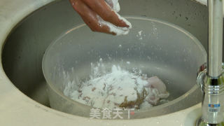 猪肚的挑选与清洗的做法步骤：1
