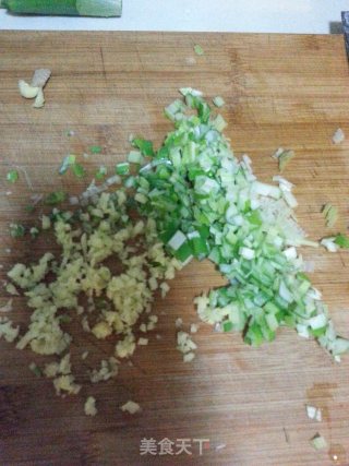 猪肉鲜虾饺子的做法步骤：3