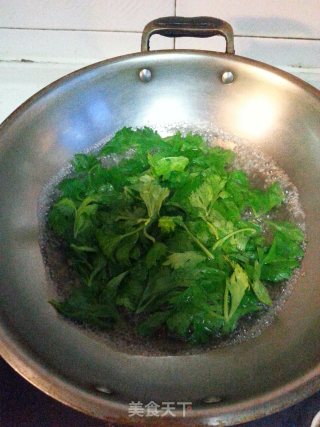 凉拌芹菜叶的做法步骤：2