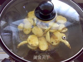 五香腊肉炒慈菇的做法步骤：5