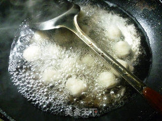 剁椒爆汁小鱼丸的做法步骤：3
