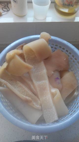 廉价美食——皮冻的做法步骤：1