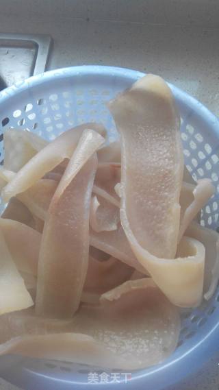 廉价美食——皮冻的做法步骤：2
