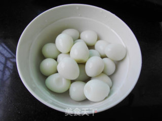 鹌鹑蛋豆腐丸子的做法步骤：1