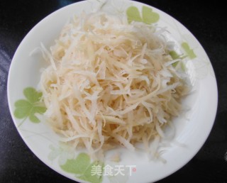 鹌鹑蛋豆腐丸子的做法步骤：2