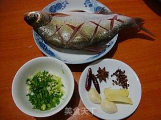 湖北名菜--------------【红烧武昌鱼】的做法步骤：1