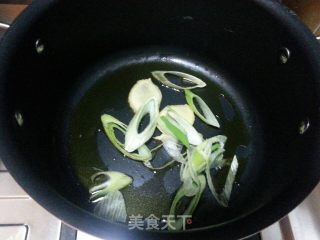 简单快手汤-【萝卜丝鲫鱼汤】的做法步骤：2