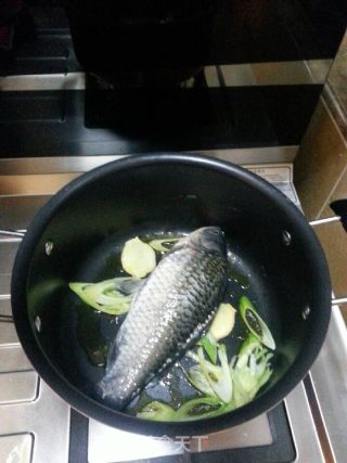 简单快手汤-【萝卜丝鲫鱼汤】的做法步骤：3
