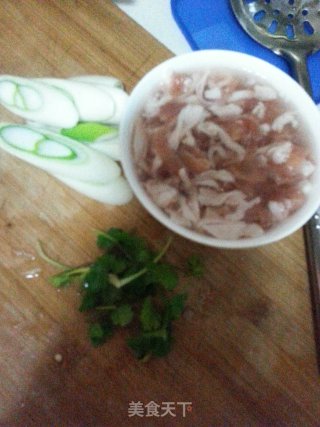 葱爆羊肉的做法步骤：1