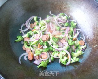 西兰花香肠煎蛋饼的做法步骤：6