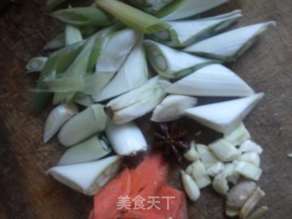 葱炒花蛤肉的做法步骤：1