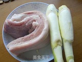 茭白红烧肉的做法步骤：1