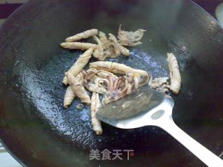 土鱿炒香芹的做法步骤：2