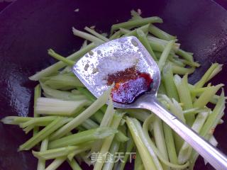 土鱿炒香芹的做法步骤：5