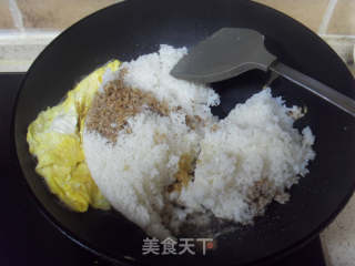 蛋炒饭的做法步骤：4