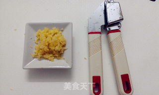 中式酱料の蒜泥酱——蒜泥白肉的做法步骤：1