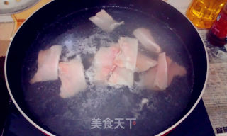 中式酱料の蒜泥酱——蒜泥白肉的做法步骤：4
