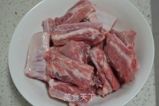 芳香排骨的做法步骤：1