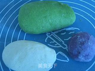紫薯菠菜花样馒头的做法步骤：1