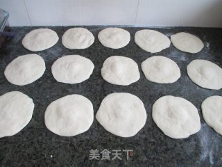 香菇鲜肉包子的做法步骤：8