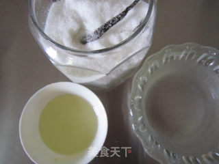 柔软的一塌糊涂--详解7寸戚风制作的做法步骤：2
