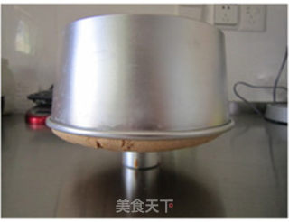 柔软的一塌糊涂--详解7寸戚风制作的做法步骤：15