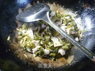 咸菜炒五花肉的做法步骤：9