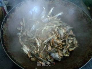 酥辣孜然小鱼的做法步骤：5